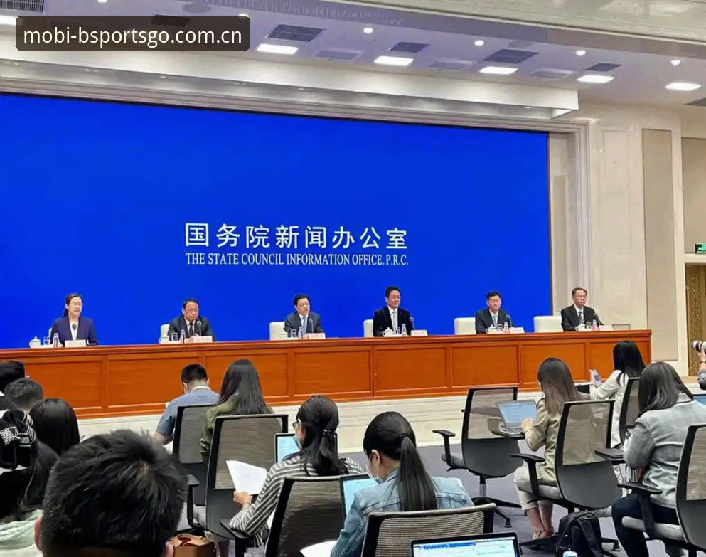 揭秘足协第三批禁足名单：65人受罚背后，中国足球的“清朗行动”与未来走向